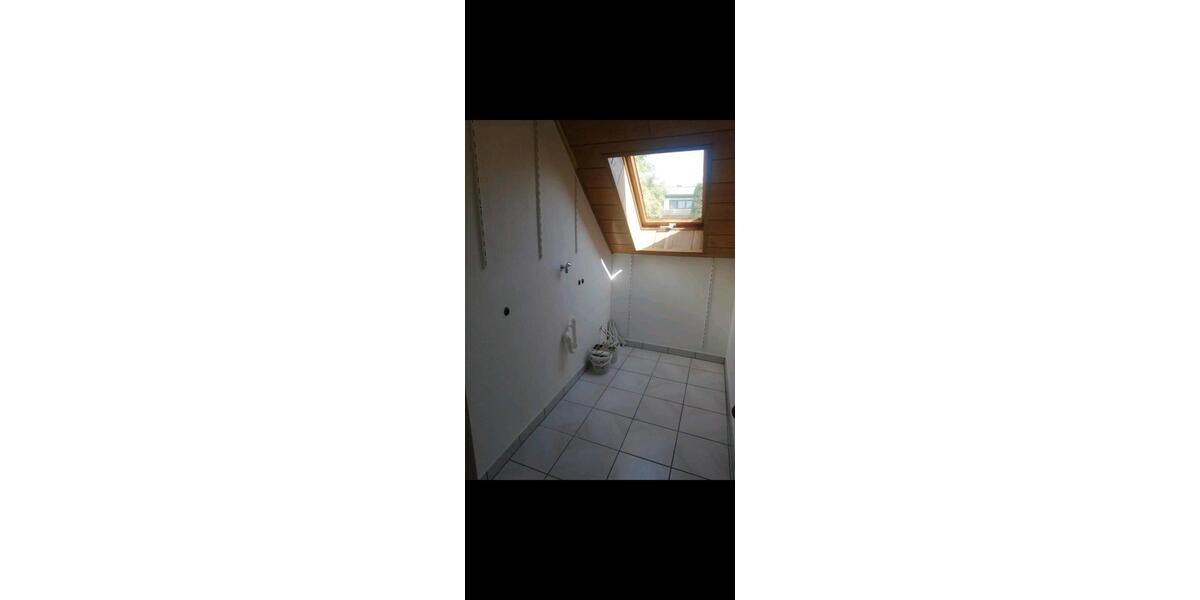 Dachgeschoßwohnung Adelsdorf - 4 Zimmer, 105 m&sup2;, 1.300&euro; | Angebot:26534452