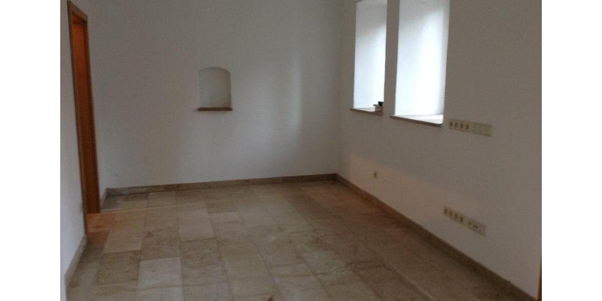 Erdgeschoßwohnung Roßbach - 2 Zimmer, 85 m&sup2;, 510&euro; | Angebot:25342275