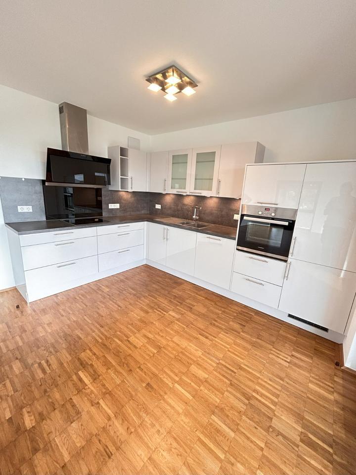 3-Zimmer-Wohnung mit Terrasse, Loggia und hochw. Ausstattung