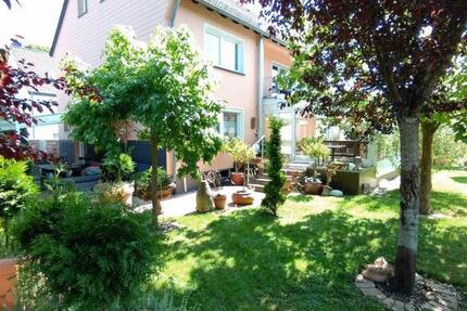 Einfamilienhaus mit neuwertiger Ausstattung, schönem Garten und Jacuzzi 6 zimmer