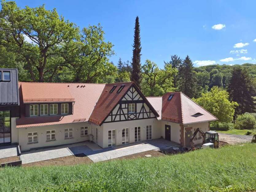 Haus zum Mieten in Marburg 5.750 € 290 m²
