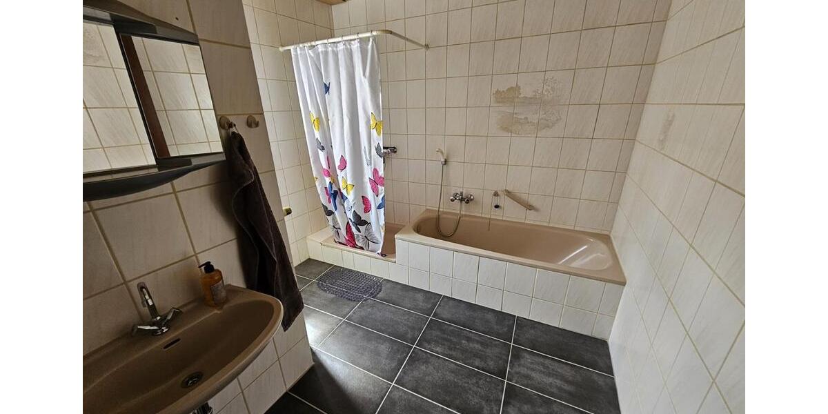 Einfamilienhaus Schwalmstadt - 7 Zimmer, 100 m&sup2;, 20&euro; | Angebot:16229101