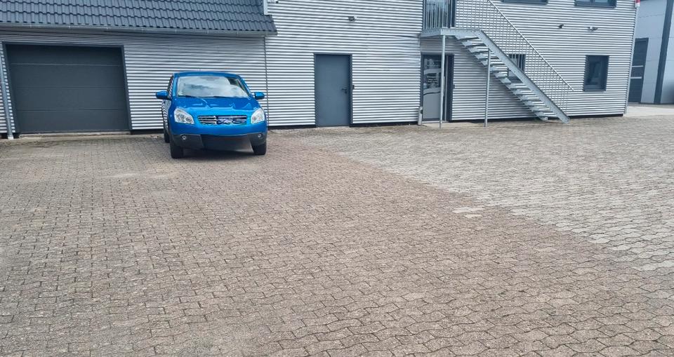 Gewerbehalle mit Büro zimmer