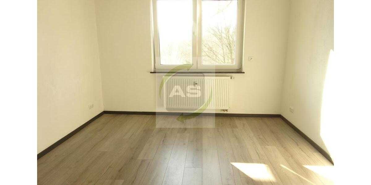 Erdgeschoßwohnung Meerane - 3 Zimmer, 82 m&sup2;, 595&euro; | Angebot:26098087