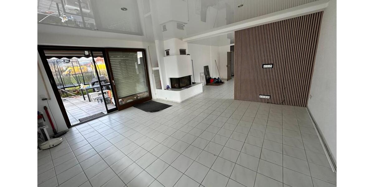 Etagenwohnung Baunatal - 5 Zimmer, 145 m&sup2;, 1.400&euro; | Angebot:26644172