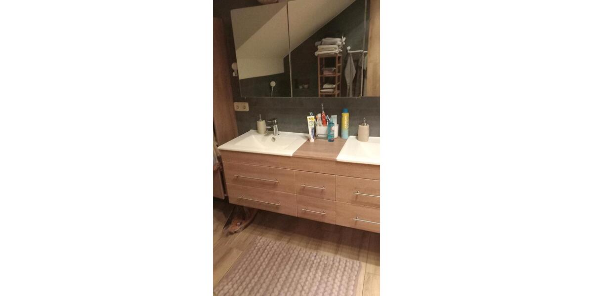 Einfamilienhaus Ortenburg - 10 Zimmer, 196 m&sup2;, 1.500&euro; | Angebot:25654867