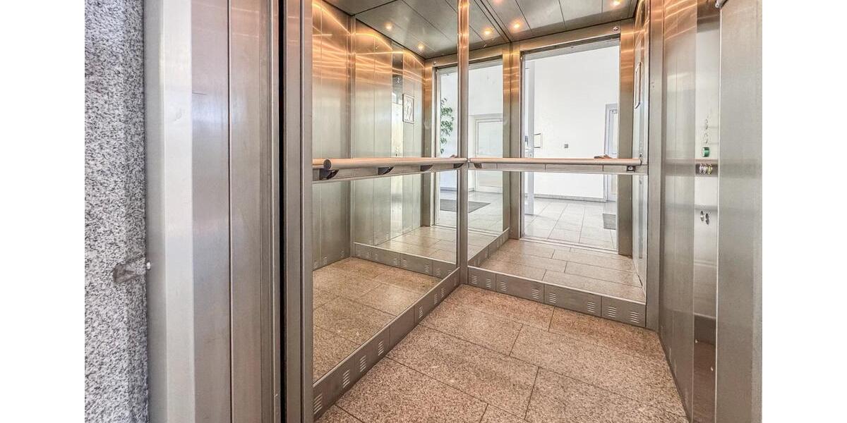 LAGER MIT BÜRO & KÜCHE – 240 m² – ÜBERWACHT – LASTENAUFZUG – STARKSTROM – RENOVIERT zimmer