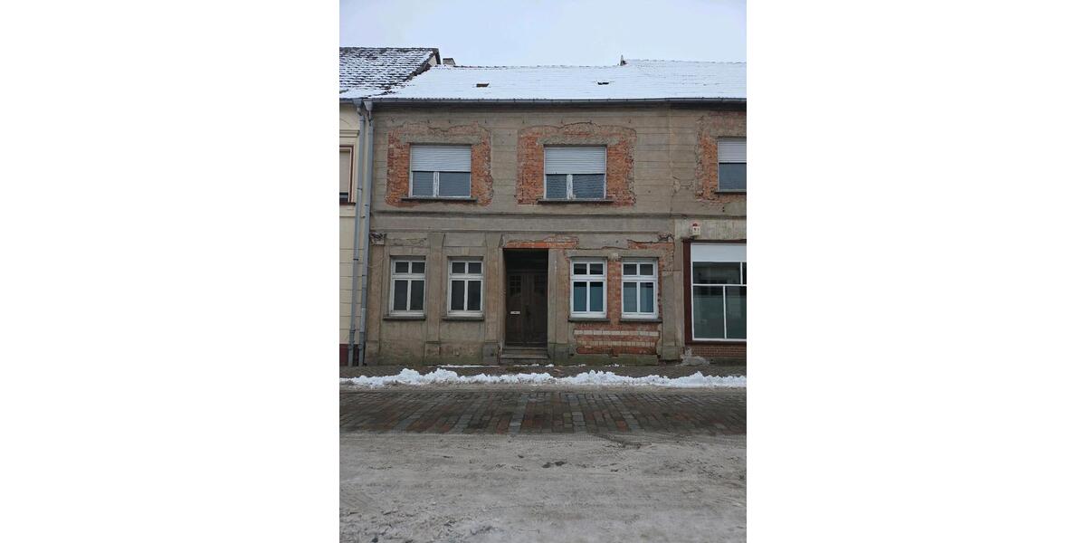 Etagenwohnung Lenzen (Elbe) - 7 Zimmer, 150 m&sup2;, 1.000&euro; | Angebot:24706323