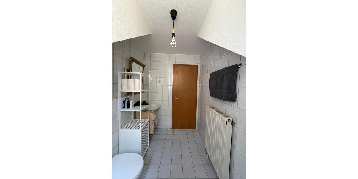 Dachgeschoßwohnung Neuenmarkt - 1 Zimmer, 75 m&sup2;, 350&euro; | Angebot:26237268