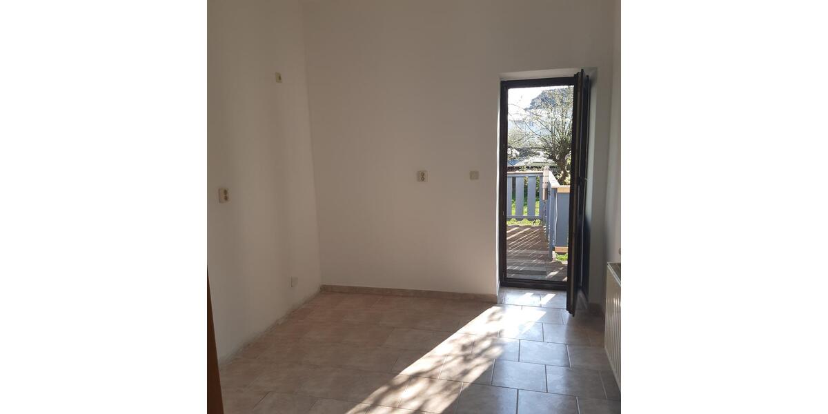 Erdgeschoßwohnung Plauen Bahnhofsvorstadt - 4 Zimmer, 110 m&sup2;, 605&euro; | Angebot:26533102