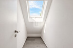 WINDISCH - ERSTBEZUG! Hochwertige 2-Zi.-DG - Wohnung mit EBK, Balkon und privatem Garten - Dachgeschoßwohnung Gröbenzell | Angebot:26764137