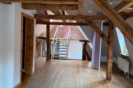 Großzügige Dachgeschosswohnung mit Loft-Charakter und Balkon 3 zimmer
