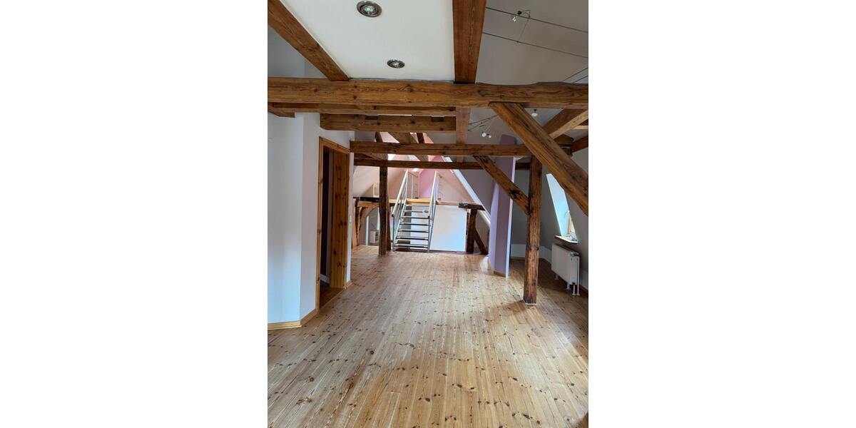 Großzügige Dachgeschosswohnung mit Loft-Charakter und Balkon 3 zimmer