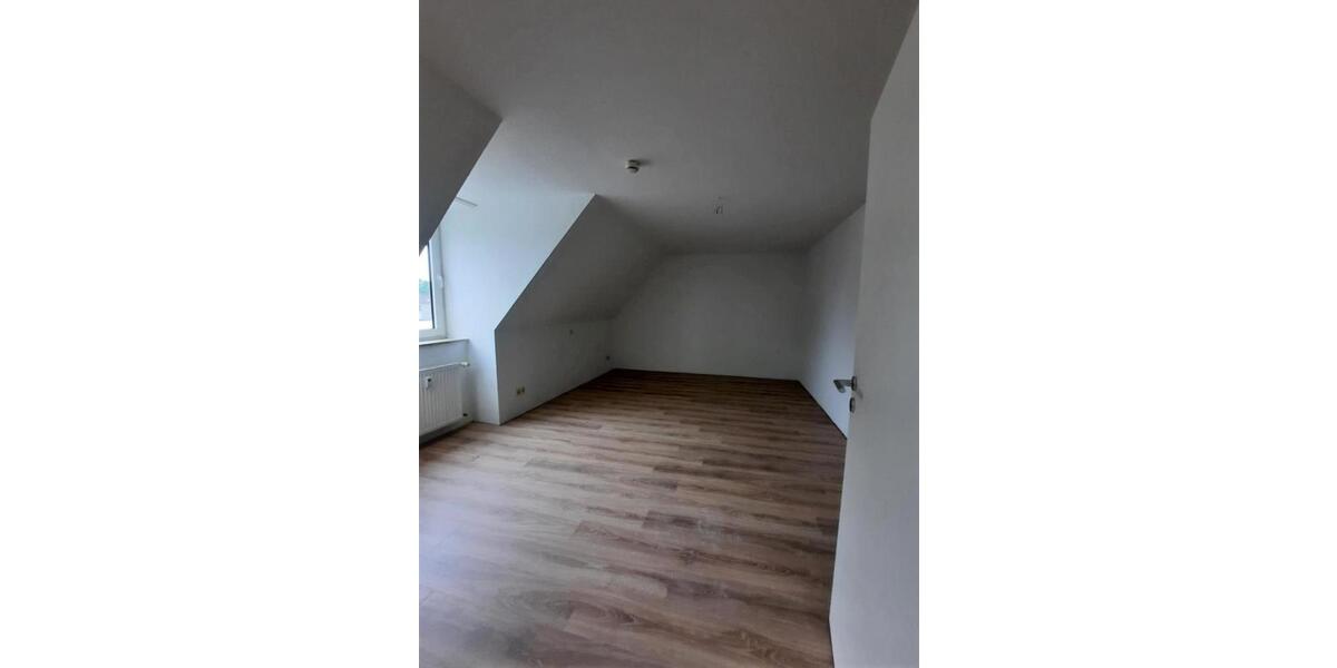 Dachgeschoßwohnung Marl - 3.5 Zimmer, 81 m&sup2;, 404&euro; | Angebot:22486838