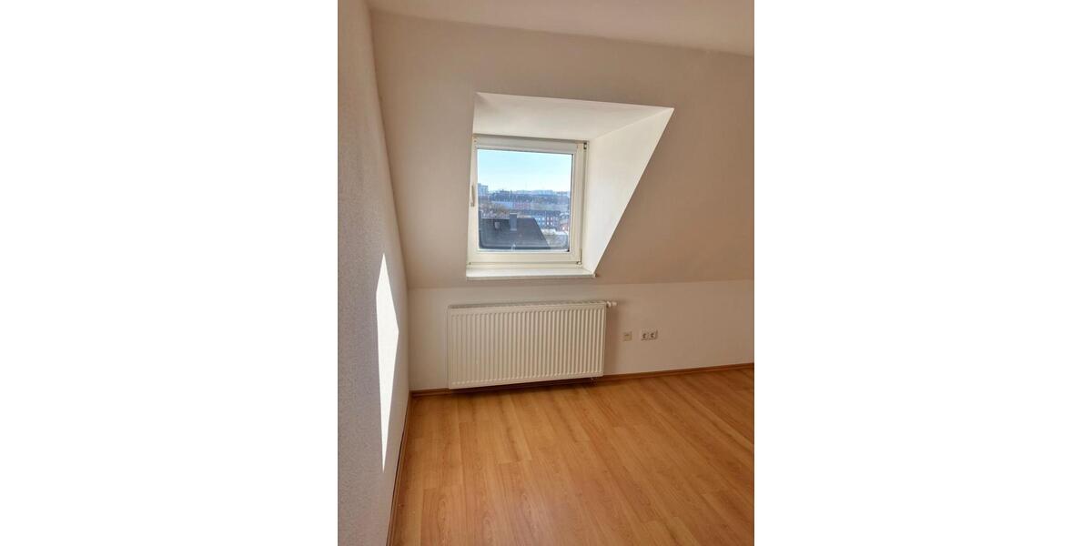 Dachgeschoßwohnung Hof Altstadt - 4 Zimmer, 85 m&sup2;, 850&euro; | Angebot:26582307