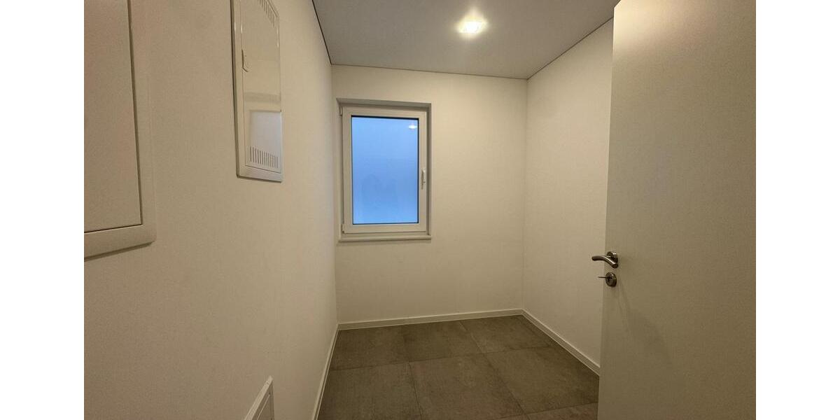 IK | Grieß – Neu sanierte, sehr schöne Wohnung mit hellen Räumen! 5 zimmer