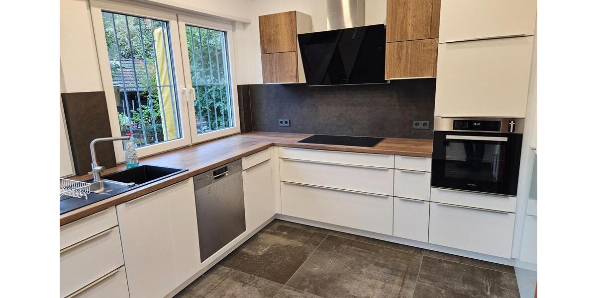 Sehr sonniges helles WG Zimmer in einer Mädels WG 4 zimmer