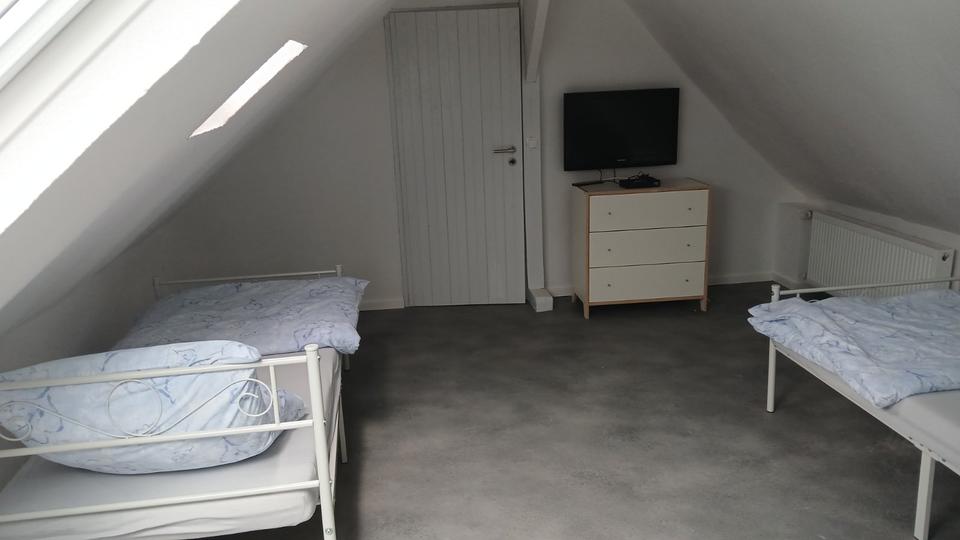 Wohnen auf Zeit Niederkassel - 8 Zimmer, 160 m&sup2;, 20&euro; | Angebot:23273600
