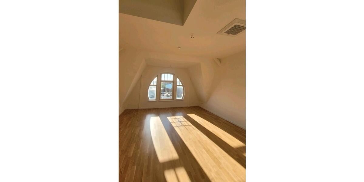 Dachgeschoßwohnung Halle (Saale) Am Wasserturm/Thaerviertel - 4 Zimmer, 143 m&sup2;, 1.720&euro; | Angebot:26001816