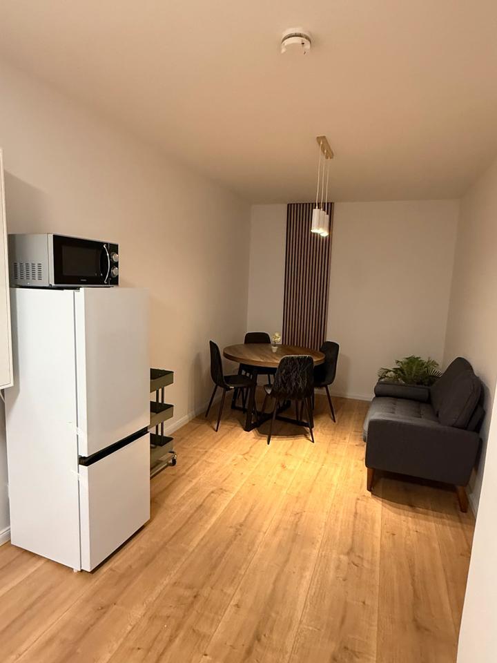 Helles WG Zimmer in renovierte Wohnung in Westend Berlin