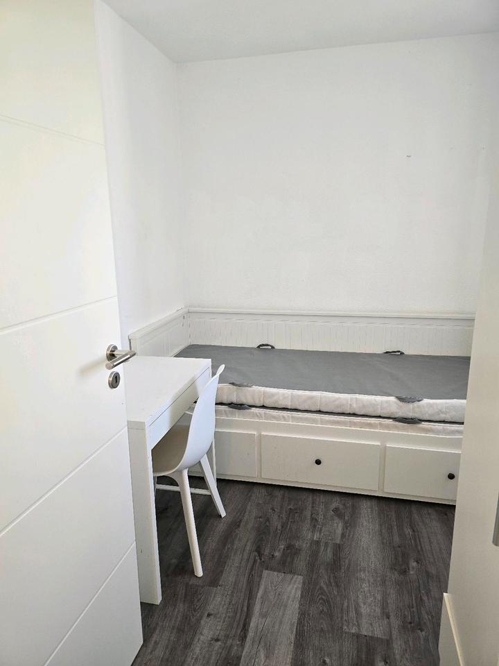 2 Zimmer in einer 3er WG ab sofort zu vermieten zimmer
