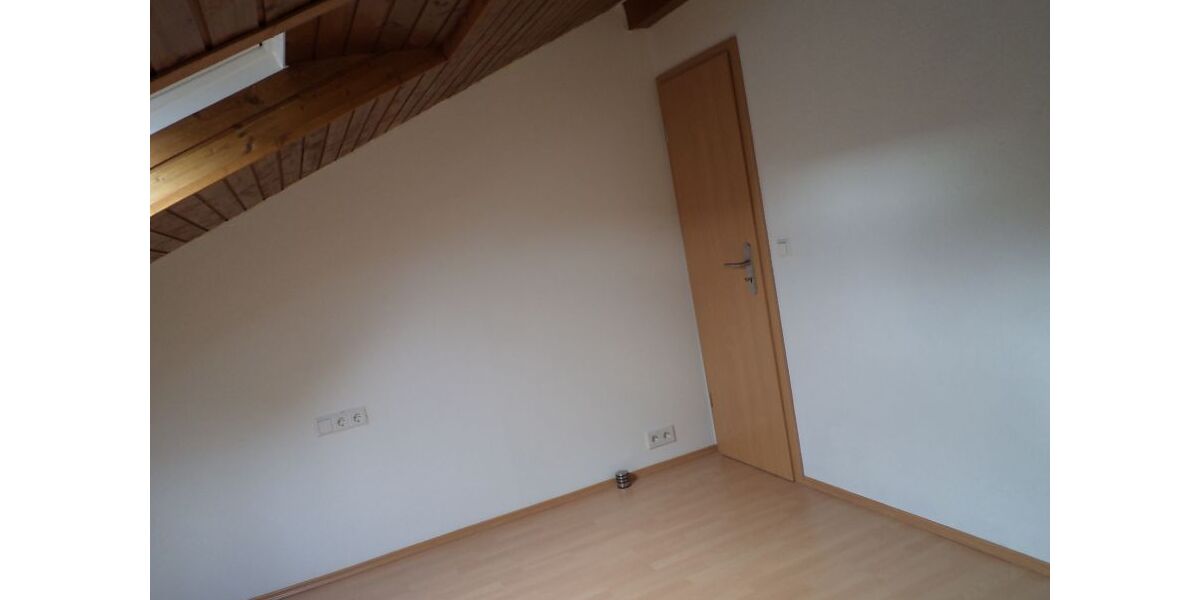 Gemütliche 3 Zimmer Dachgeschosswohnung mit EBK und Balkon - Dachgeschoßwohnung Weil im Schönbuch | Angebot:25239500