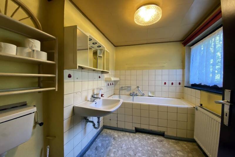 Einfamilienhaus Frankfurt am Main Sossenheim - 7 Zimmer, 137 m&sup2;, 3.900&euro; | Angebot:26107083