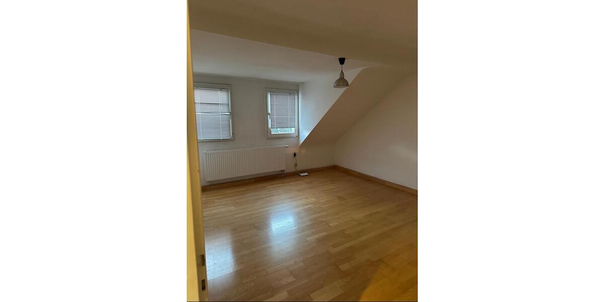 Wg Zimmer mit Hilfeleistung(4-6x im Monat) 2er Wg 2.5 zimmer