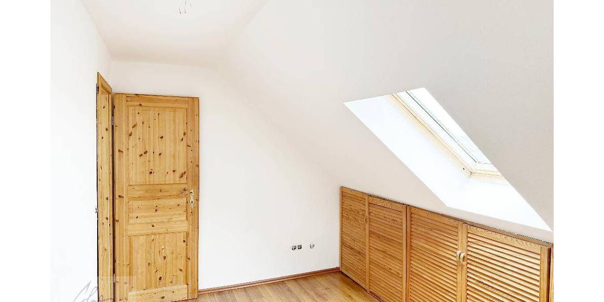 Etagenwohnung Riesa Gröba - 6 Zimmer, 127 m&sup2;, 950&euro; | Angebot:26556321