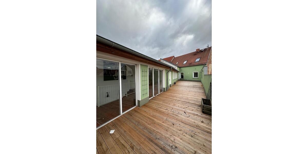 Dachgeschoßwohnung Strausberg - 5 Zimmer, 250 m&sup2;, 2.250&euro; | Angebot:25044276
