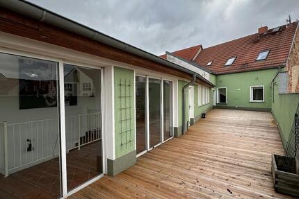 Wohnung Strausberg - 5 Zimmer, 250 m&sup2;, 2.250&euro; | Angebot:25044276