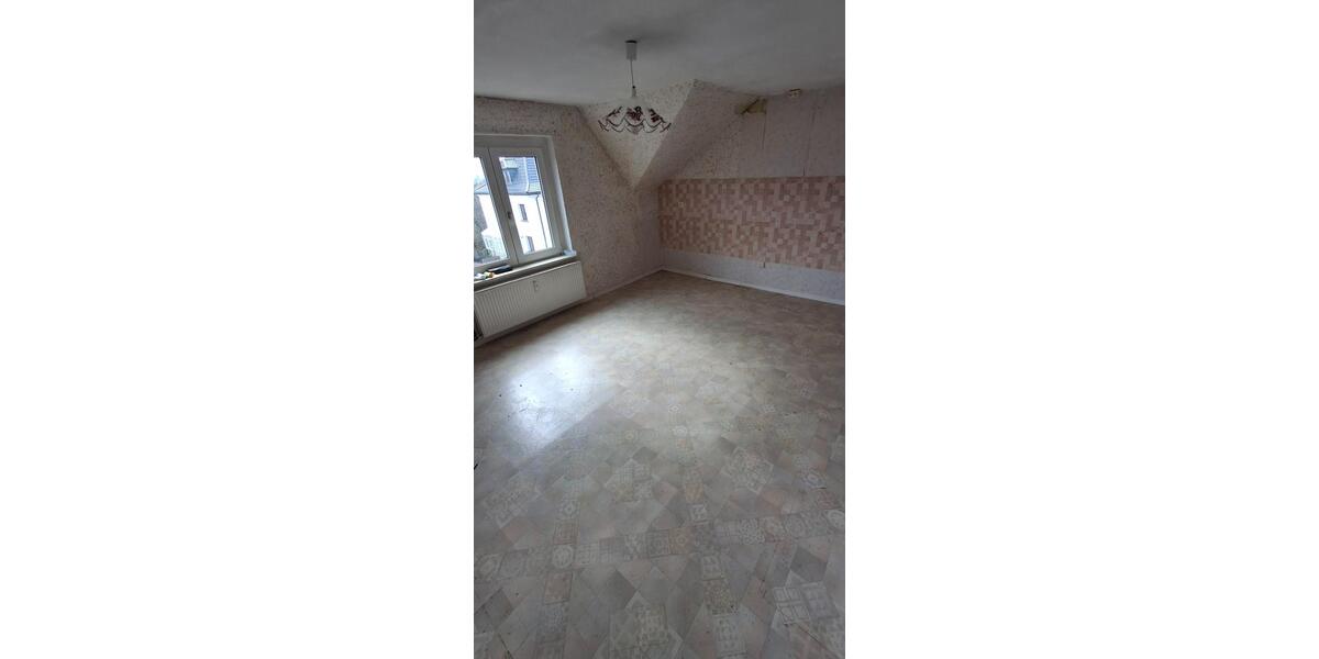 Dachgeschoßwohnung Roßleben-Wiehe Wiehe - 3 Zimmer, 125 m&sup2;, 400&euro; | Angebot:23283919