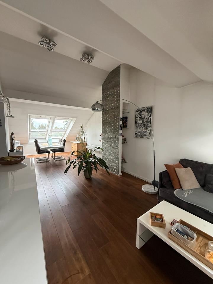 Wunderschöne Dachgeschoßwohnung in Duisburg-WalsumOverbruch