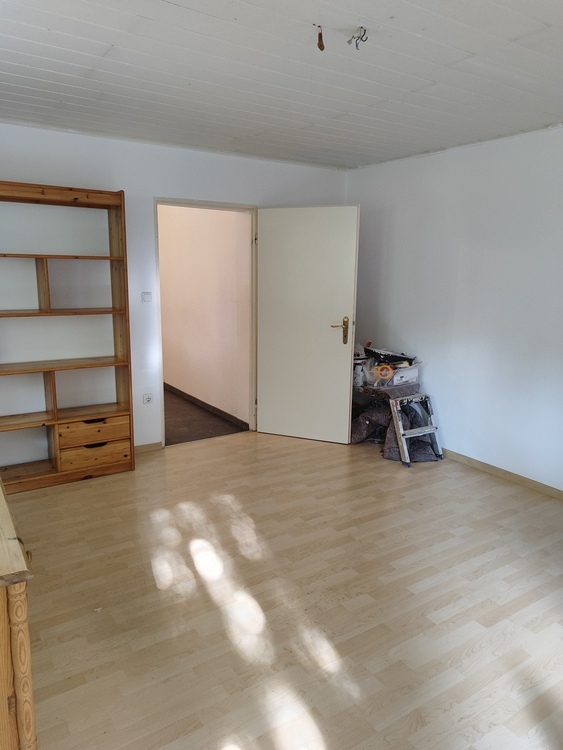 HELLES Zimmer ZUR UNTERMIETE