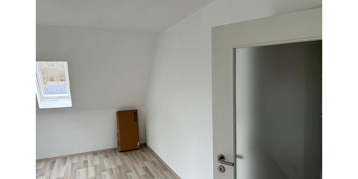 Dachgeschoßwohnung Siegen - 3 Zimmer, 64 m&sup2;, 680&euro; | Angebot:24886251