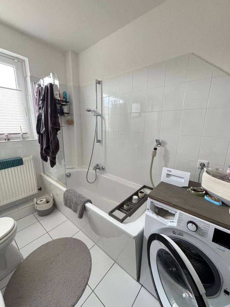 sehr gepflegte 2-Zimmer-Dachgeschoss-Wohnung