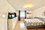 AS ImmobilieN: Wiesbaden-Delkenheim 3br 1.5bath condo fitted kitchen, parking - only 9 min to Clay