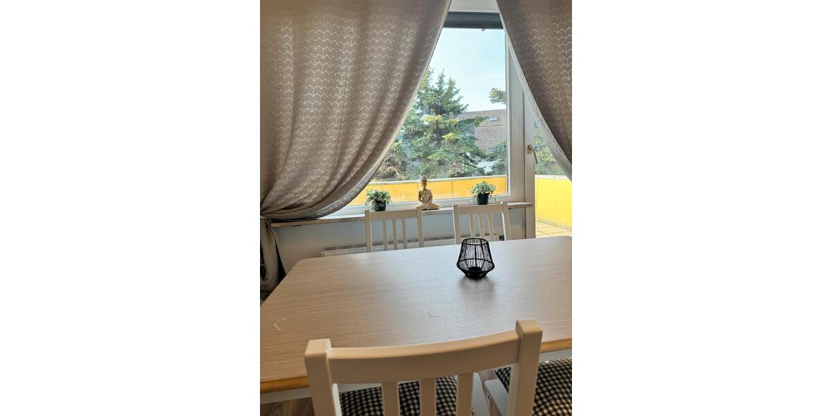 Erdgeschoßwohnung Duisburg Mittelmeiderich - 4 Zimmer, 99 m&sup2;, 1.100&euro; | Angebot:25180608