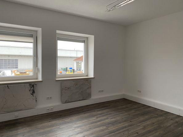 Gewerbeobjekt Neutraubling - 2.880&euro; | Angebot:25876636