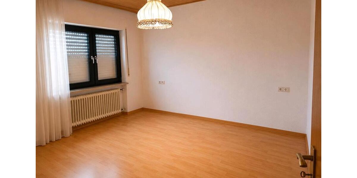 Etagenwohnung Haiger - 5 Zimmer, 130 m&sup2;, 1.300&euro; | Angebot:26506884