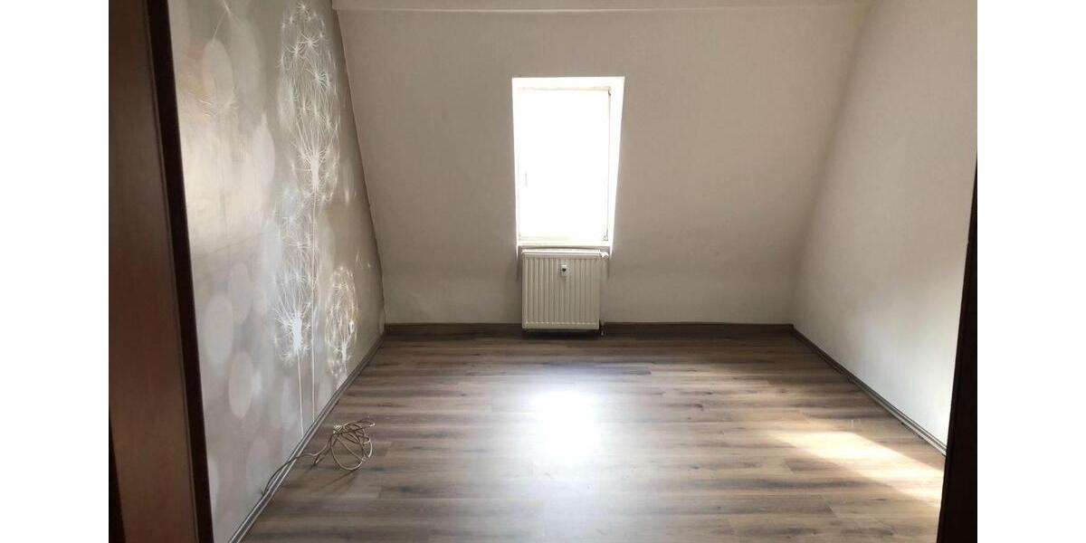 Dachgeschoßwohnung Eisenach - 4 Zimmer, 87 m&sup2;, 500&euro; | Angebot:24851863