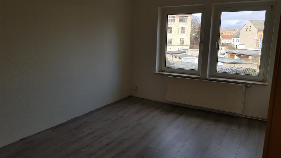 Etagenwohnung Apolda - 1 Zimmer, 86 m&sup2;, 650&euro; | Angebot:24614941