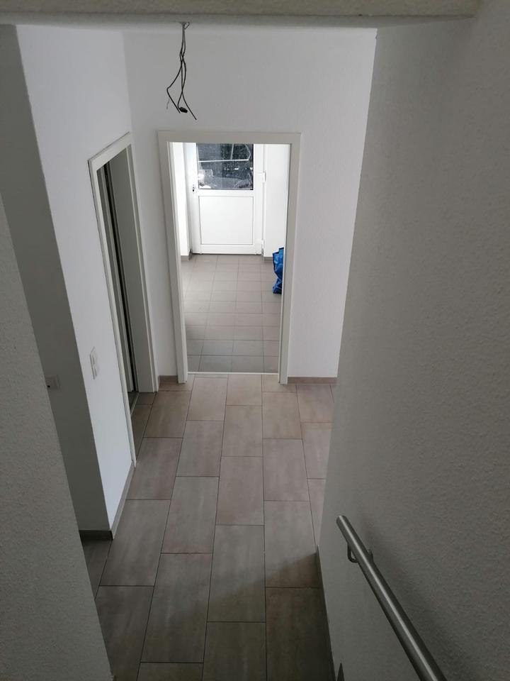 Moderne 5-Zimmer-Doppelhaushälfte mit Garten zu vermieten