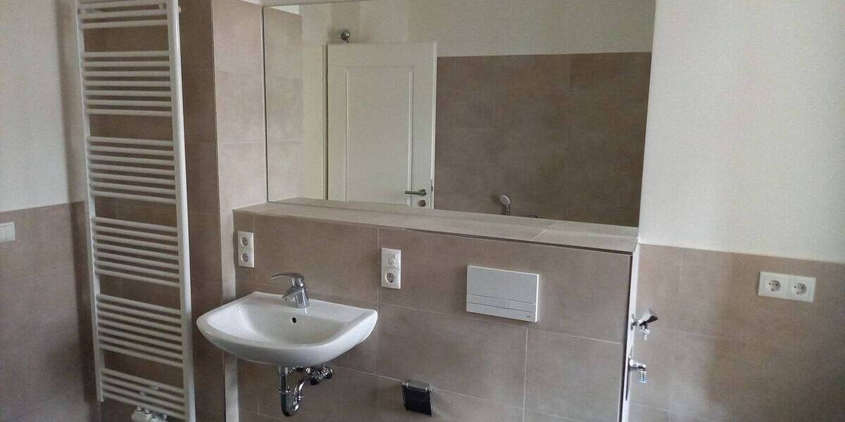 Etagenwohnung Chemnitz Schloßchemnitz - 2 Zimmer, 75 m&sup2;, 680&euro; | Angebot:26016489