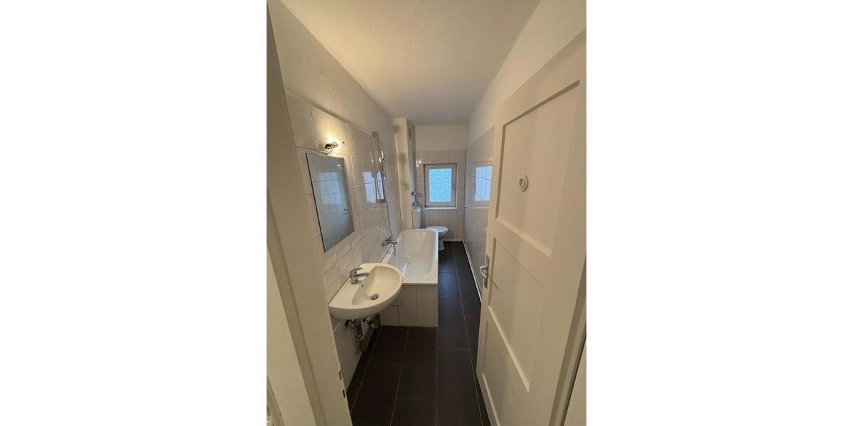 **FRISCH RENOVIERT**Helle 2-Zimmerwohnung mit Tageslichtbad** 2 zimmer