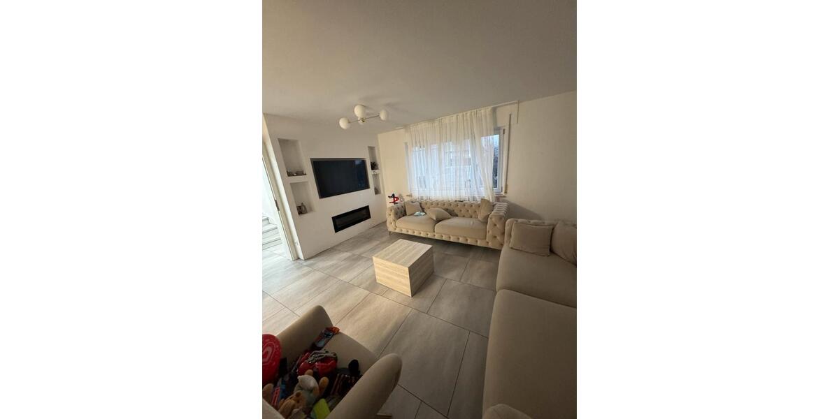 Reihenhaus Zirndorf - 4 Zimmer, 119 m&sup2;, 1.720&euro; | Angebot:25161968