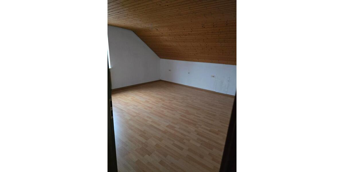 Dachgeschoßwohnung Geislingen an der Steige - 4.5 Zimmer, 100 m&sup2;, 1.050&euro; | Angebot:24772621