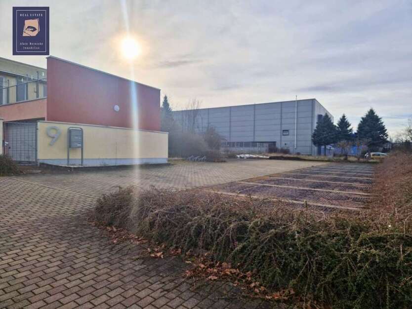 Firmenkomplex mit Garage und Einliegerwohnung 22 zimmer