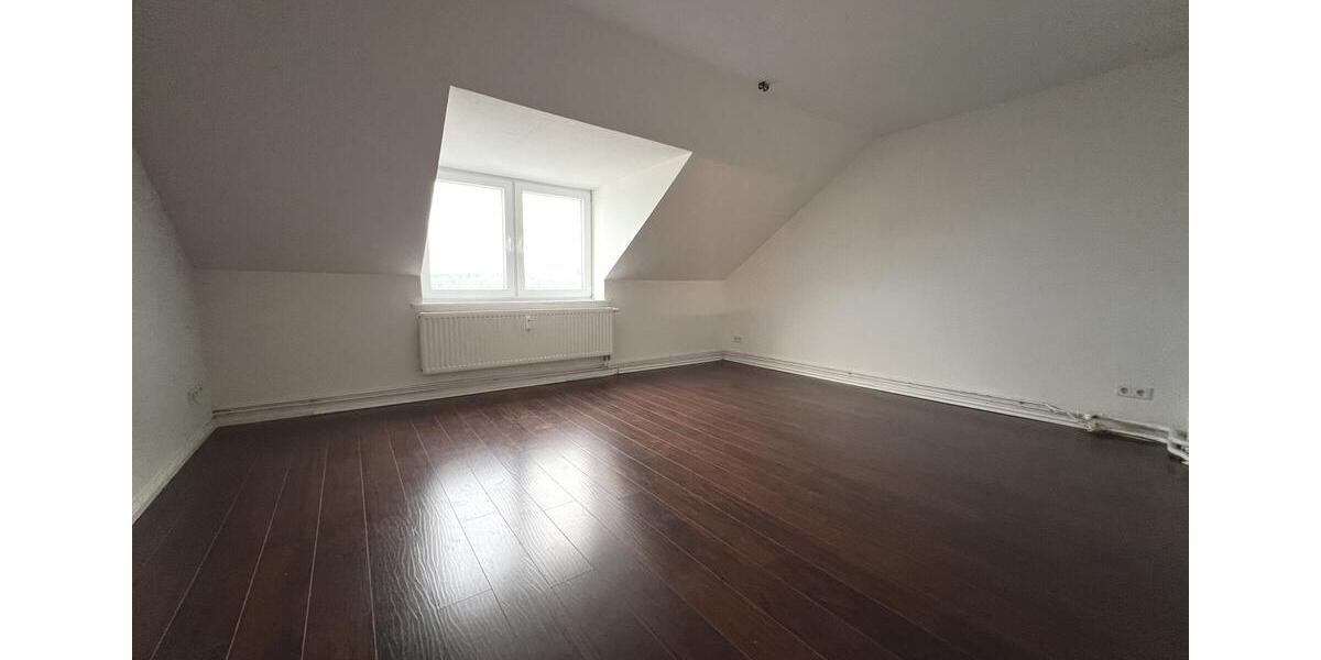 Dachgeschoßwohnung Flensburg - 4 Zimmer, 96 m&sup2;, 865&euro; | Angebot:23804478