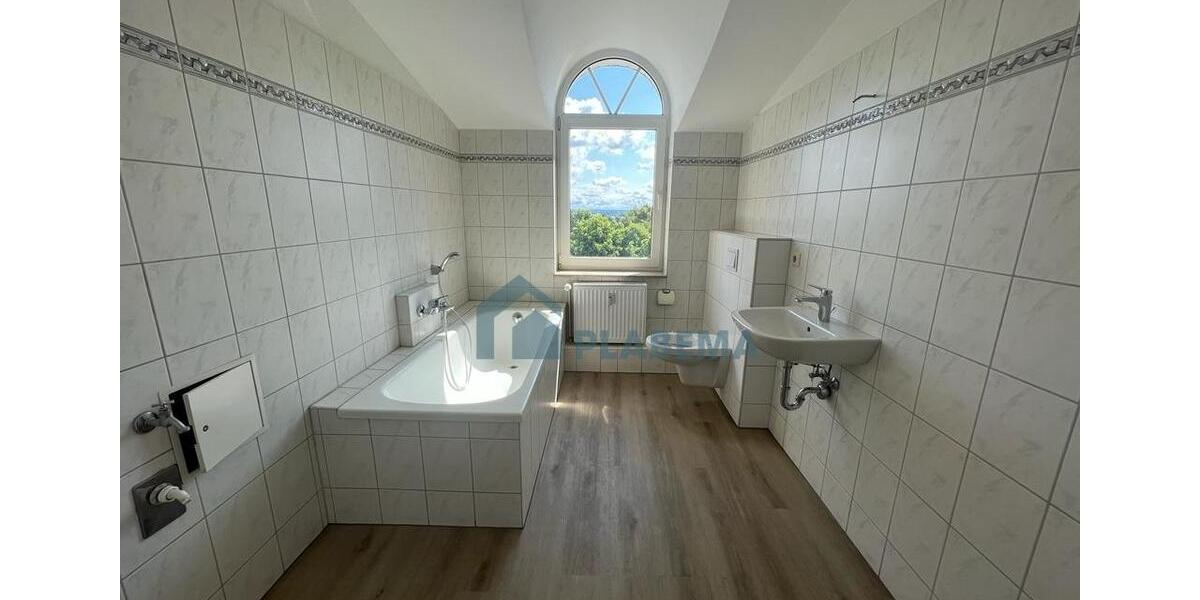 Dachgeschoßwohnung Schwerin - 4 Zimmer, 105 m&sup2;, 1.470&euro; | Angebot:24980118